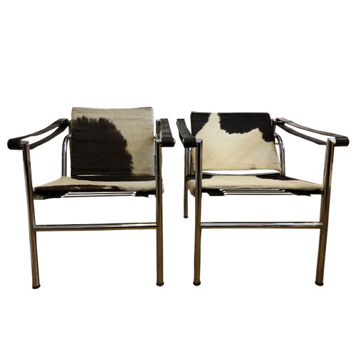 Paire de fauteuil LC1 en peau de poulain par le Corbusier, Perriand Jeanneret pour Cassina.