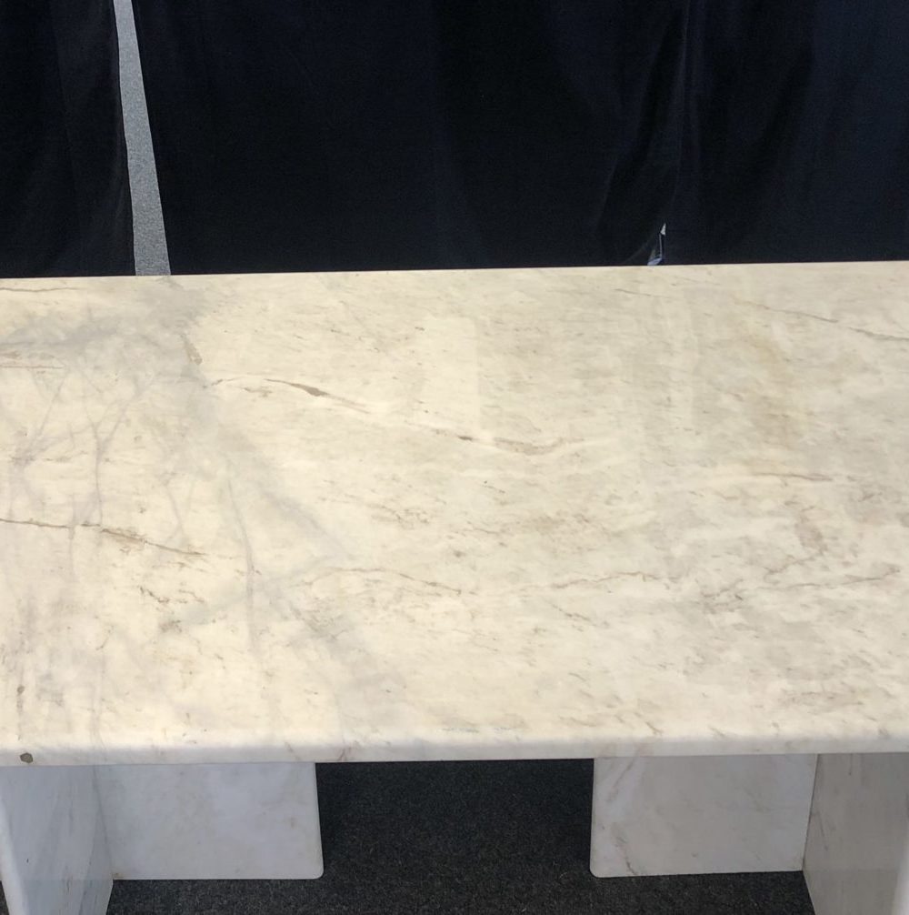 Grande table en marbre