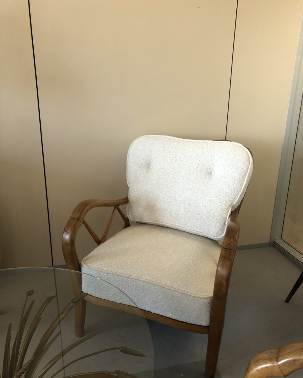 Paire de fauteuils en laine et bois vintchy brocante en ligne suisse vintage et design geneve